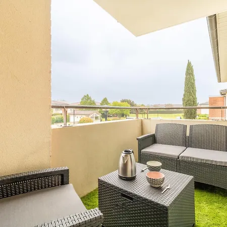 Cosy With Pool Apartamento *